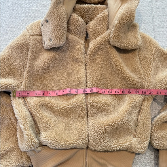 Alo Sherpa Zip Jacket – Tan / Camel - Picture 9 of 10